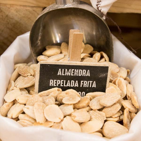 Almendra repelada frita a granel