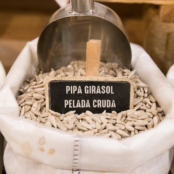 Pipas de girasol peladas crudas a granel